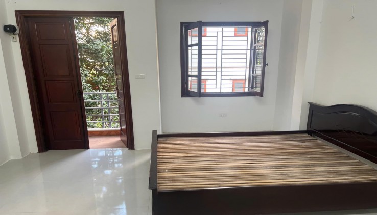 Cho thuê nhà MP Nguyễn Văn Trỗi làm Spa, Cafe, KD online, Showroom, 46m2, 5 tầng, 28tr/tháng
